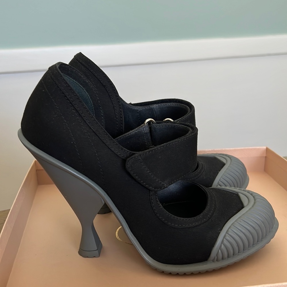 RARE RUNWAY Prada Gabardine duck heels grey rubber Velcro strap 7.5 8 38.5 w/box